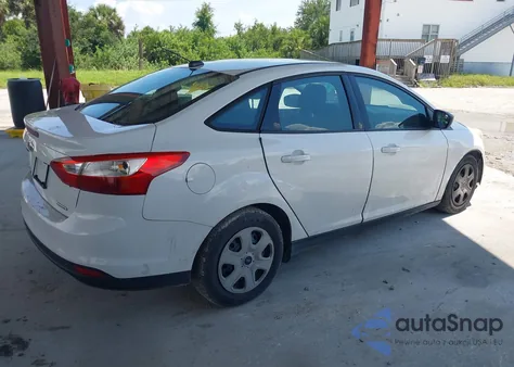 2013 Ford Focus S z USA, uszkodzony, nr VIN 1FADP3E26DL187442